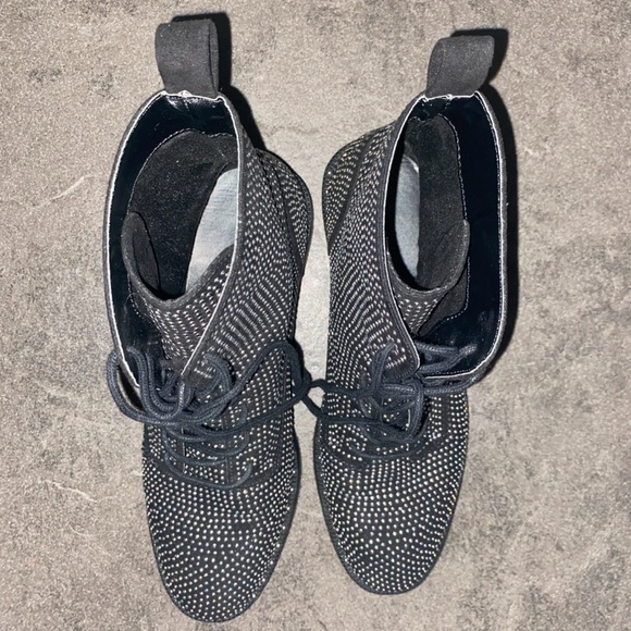 FOREVER 21 BLACK SILVER STUDDED LACE UP ANKLE LOW HEEL FLAT BOOTS Sz 8 - Picture 2 of 5